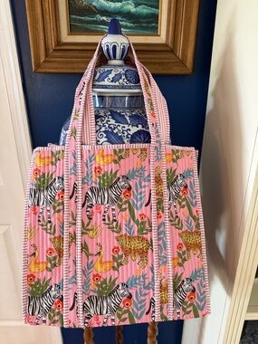 NWT Women’s Pink Floral & Animal Print Quilted Reversible Tote Bag 13” x 14”